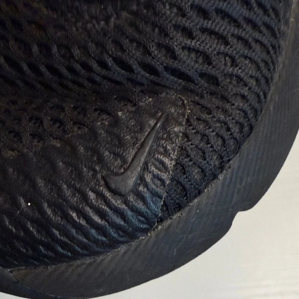 Toddler’s Nike Air Max 270 sneakers in black